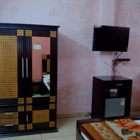 Hotel Rest Inn Lucknow Ruang foto