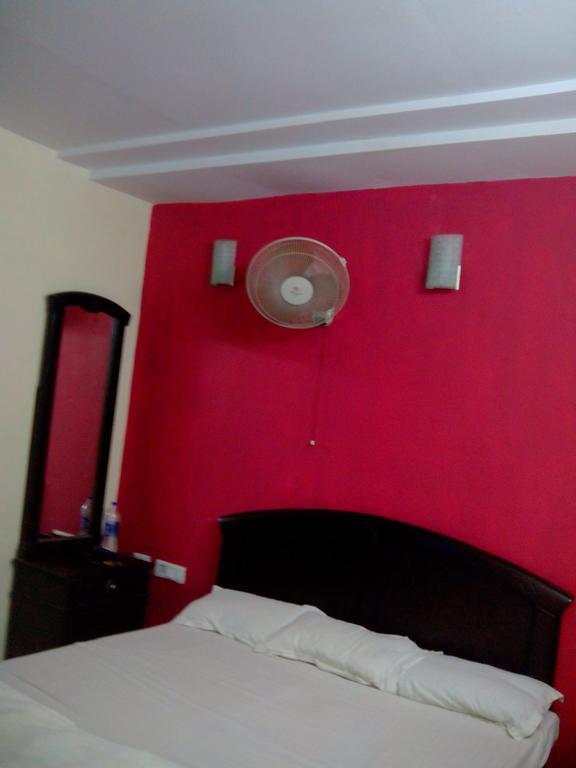 Hotel Rest Inn Lucknow Ruang foto