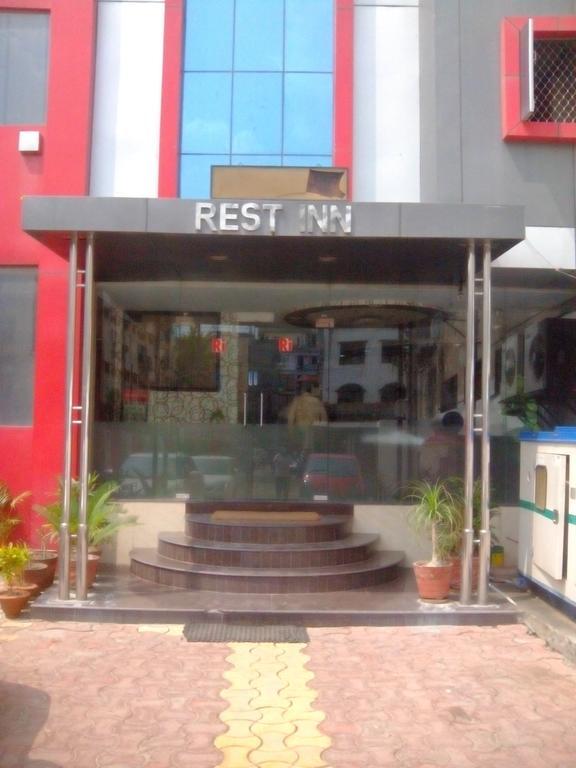 Hotel Rest Inn Lucknow Bagian luar foto