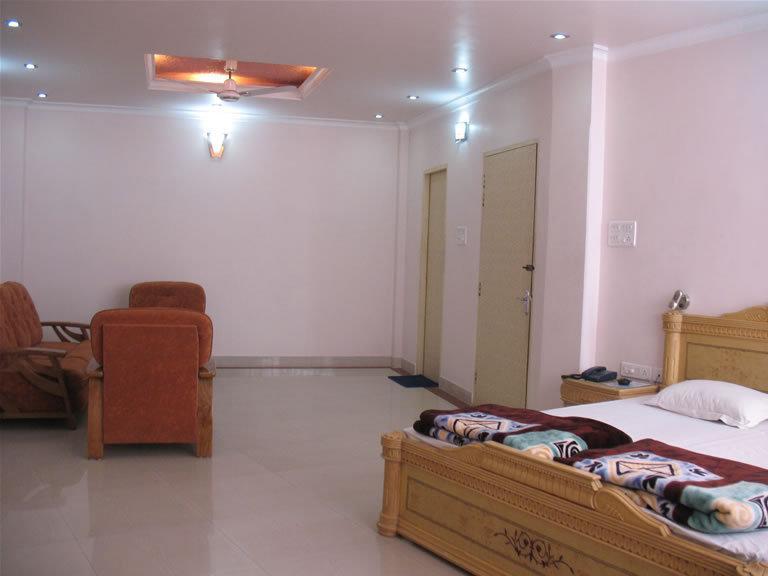 Hotel Rest Inn Lucknow Bagian luar foto
