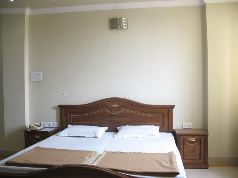 Hotel Rest Inn Lucknow Ruang foto