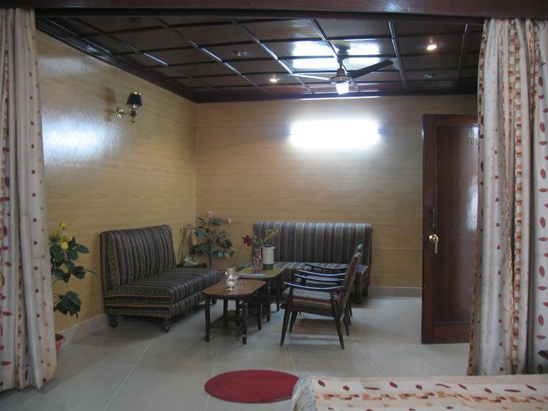Hotel Rest Inn Lucknow Bagian luar foto